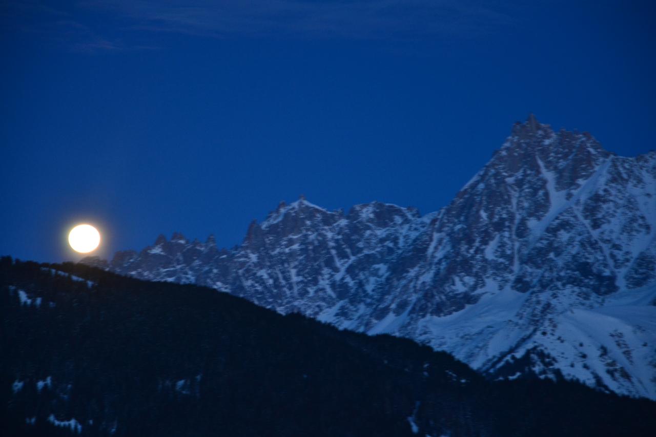 3 lever de lune sur l'aiguille de midi